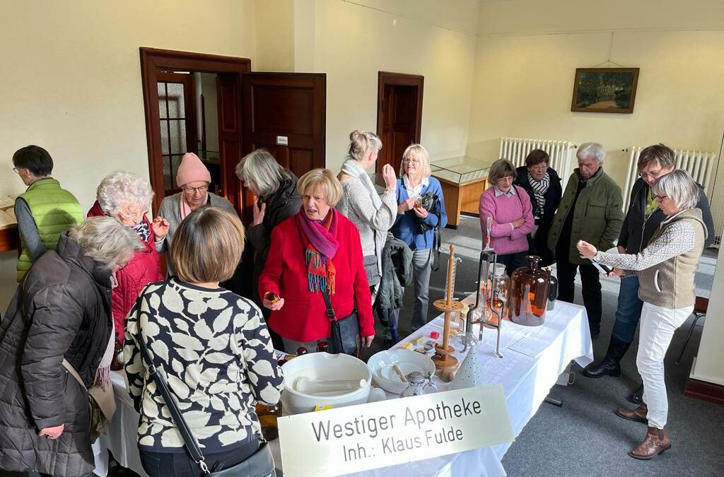 Ausstellung Apothekenutensilien